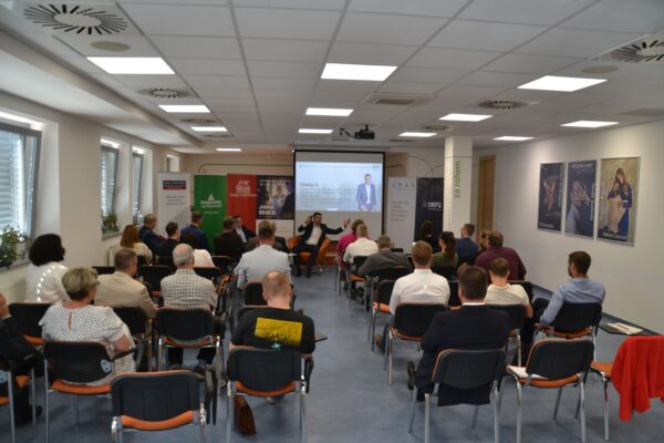 Ivo Hutira debatoval o&nbsp;budoucnosti energetiky s&nbsp;ministrem životního prostředí